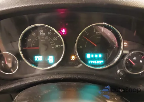 2017 Jeep Wrangler Unlimited Sahara z USA, uszkodzony, nr VIN 1C4BJWEG4HL610377